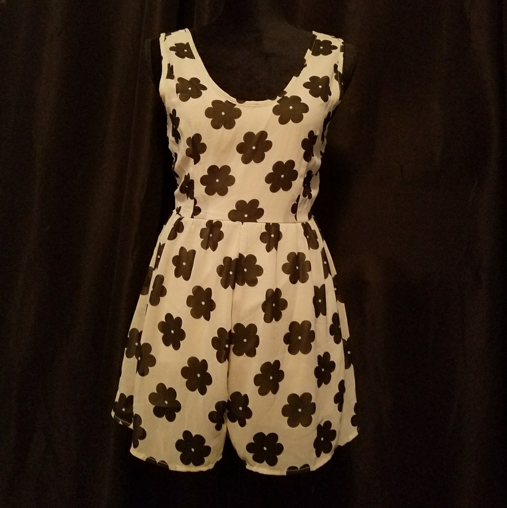 Sliver black flower shorts romper