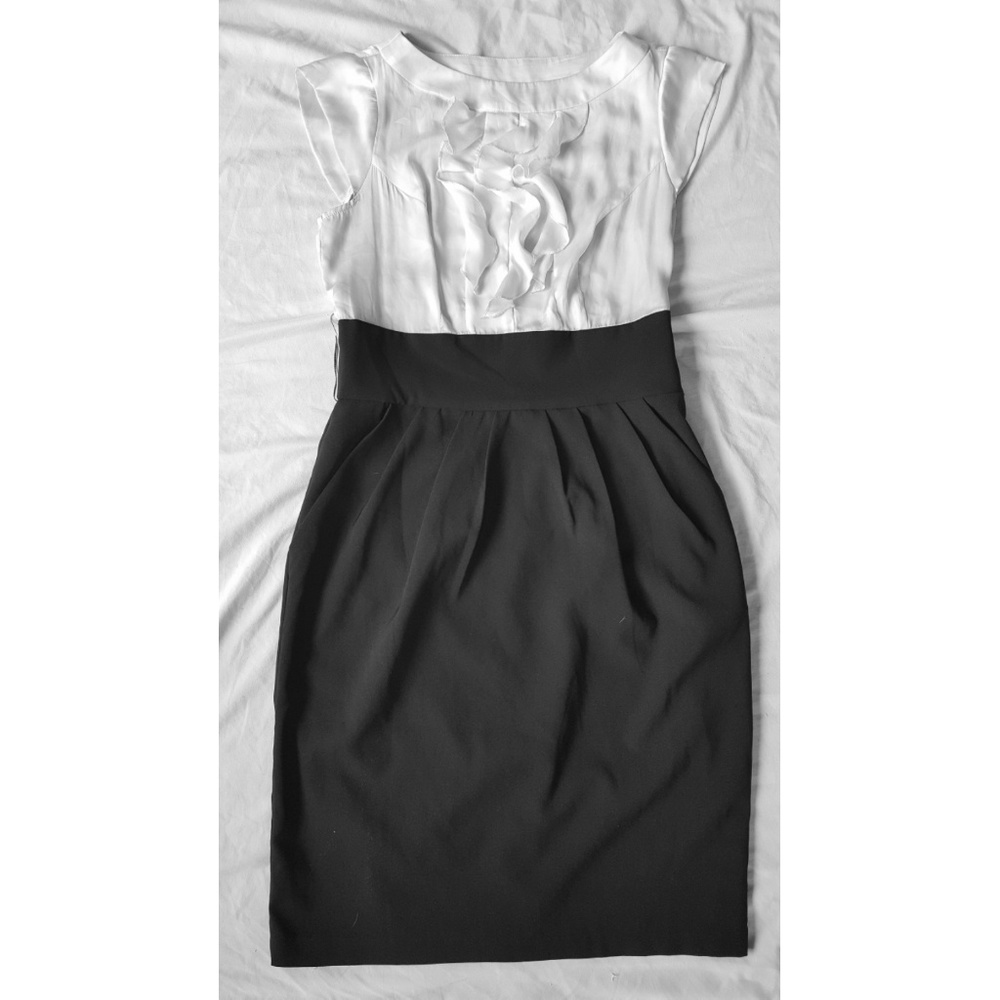 Black and white dress with pockets