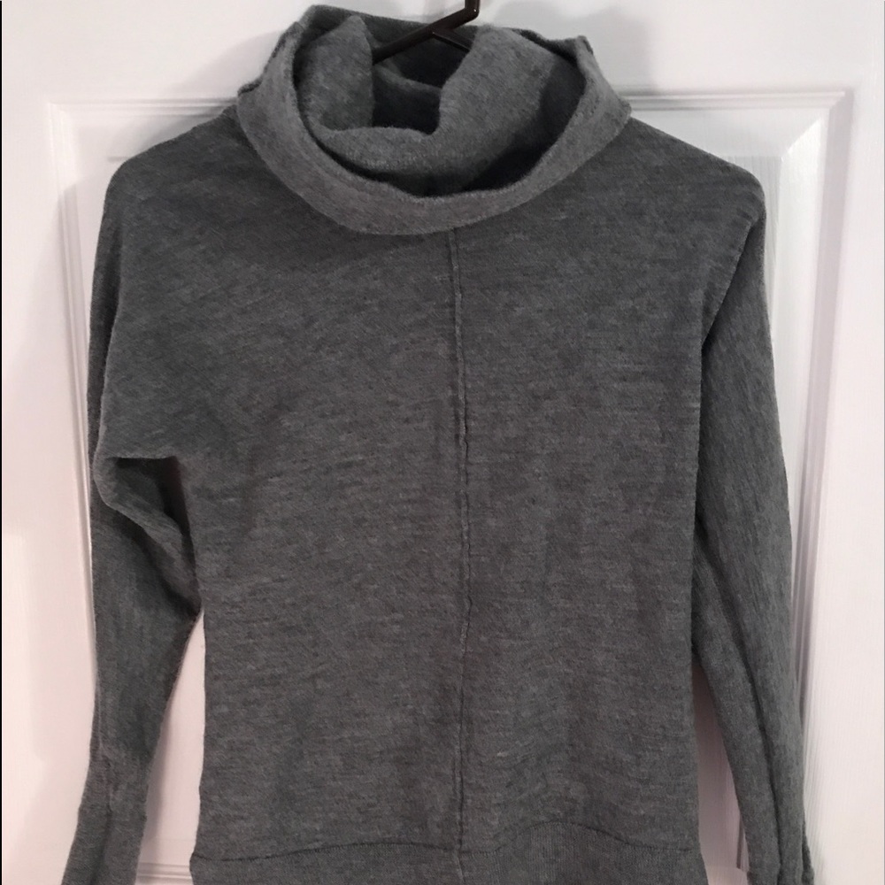 Tahari extra fine wool merino sweater
