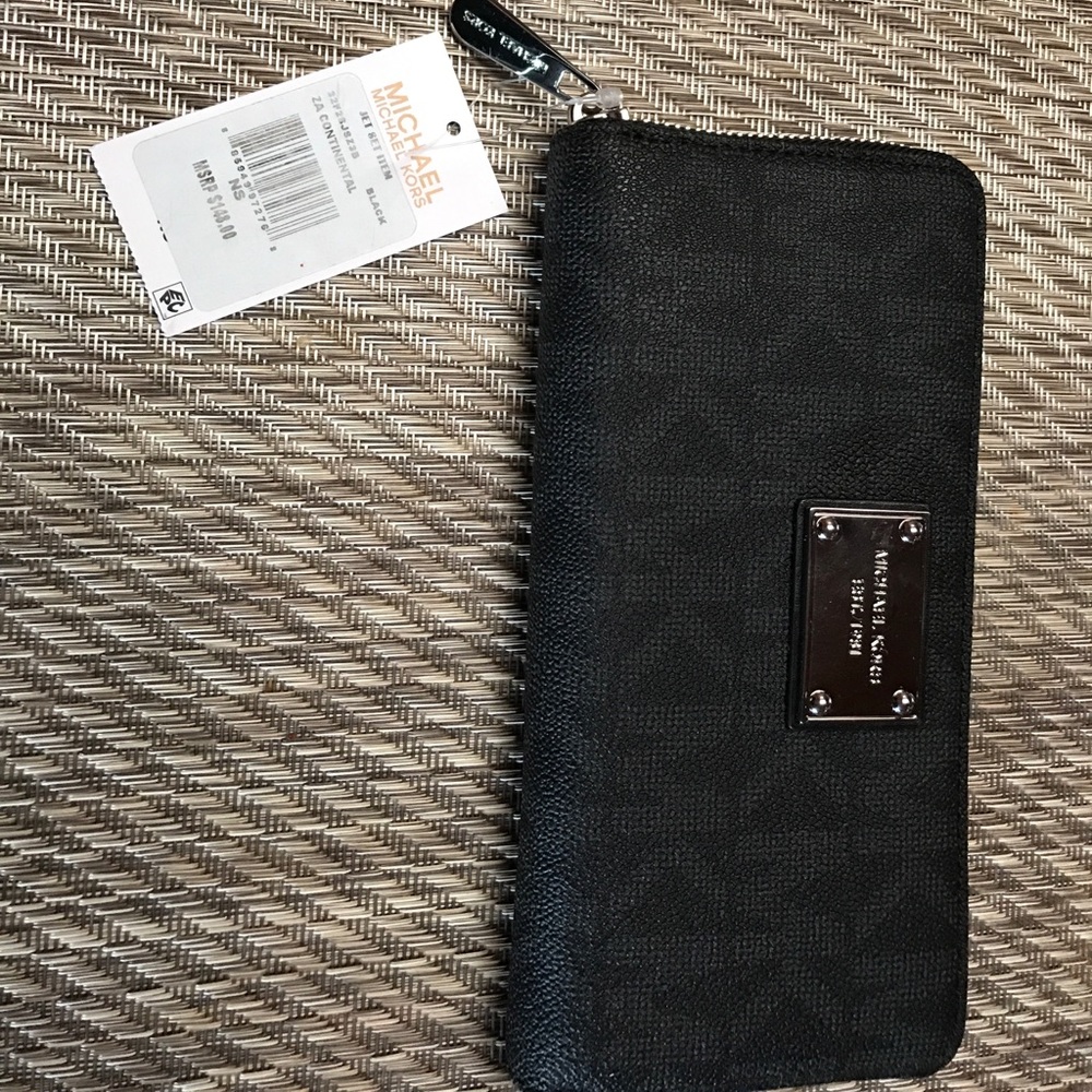 Michael Kors wallet - Picture 1 of 1