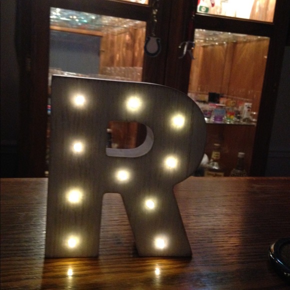 Meet your Posher, Ronda - Picture 1 of 1