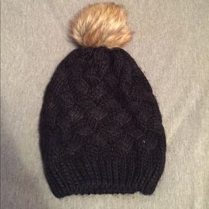 NWOT Black faux fur Pom Pom beanie