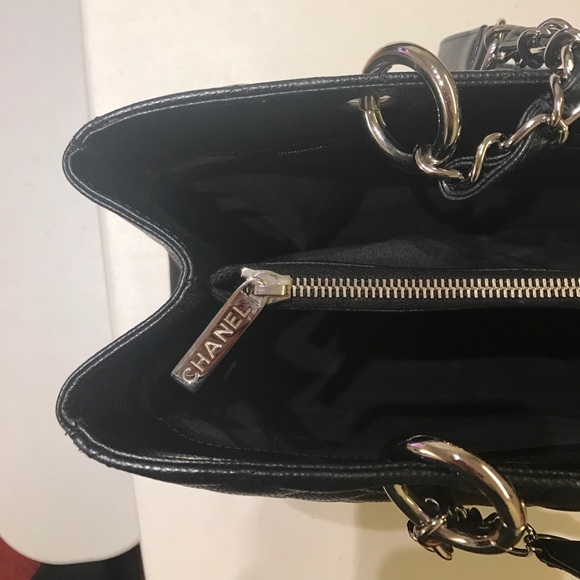 100%  Authentic chanel bag - Picture 2 of 8