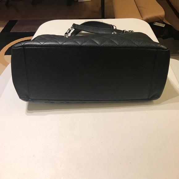 100%  Authentic chanel bag - Picture 6 of 8