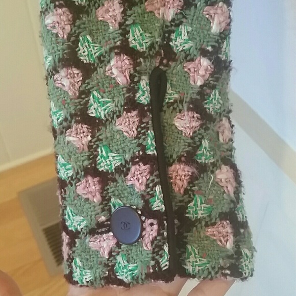 SOLD - Chanel Tweed Jacket - Picture 3 of 7