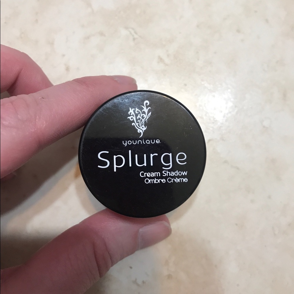 Younique splurge cream eyeshadow in Extravagant