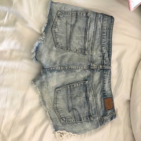 Low rise, light wash jean shorts - Picture 2 of 4