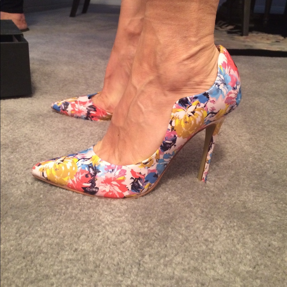 BEBE floral pointy nose heels