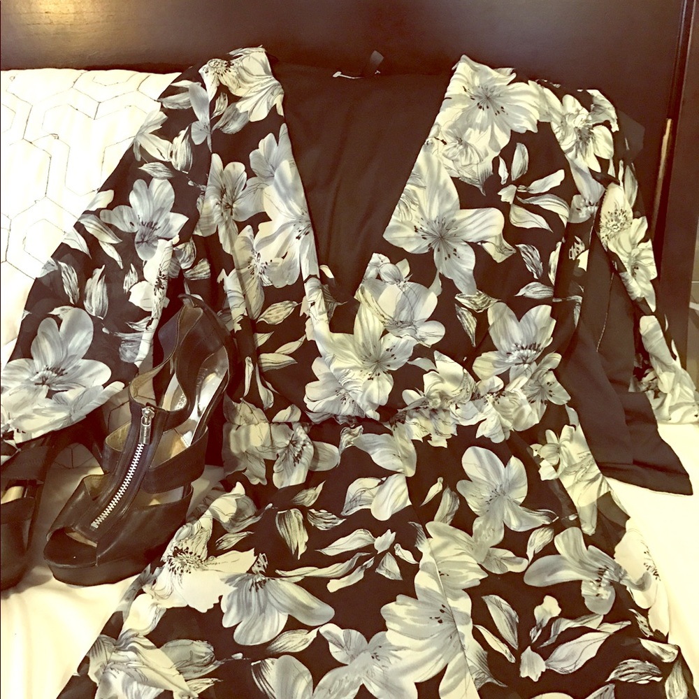 Cute floral romper!