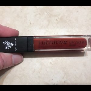Younique lucrative lipgloss in Luscious