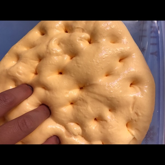 Jumbo peach slime (scented) comes with squishy! - Picture 2 of 3