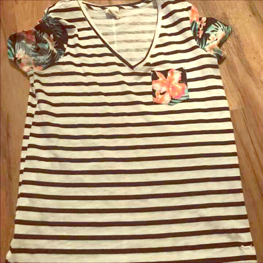 NWOT VS Tropical Tee