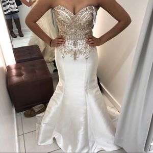 A never before worn prom dress!!