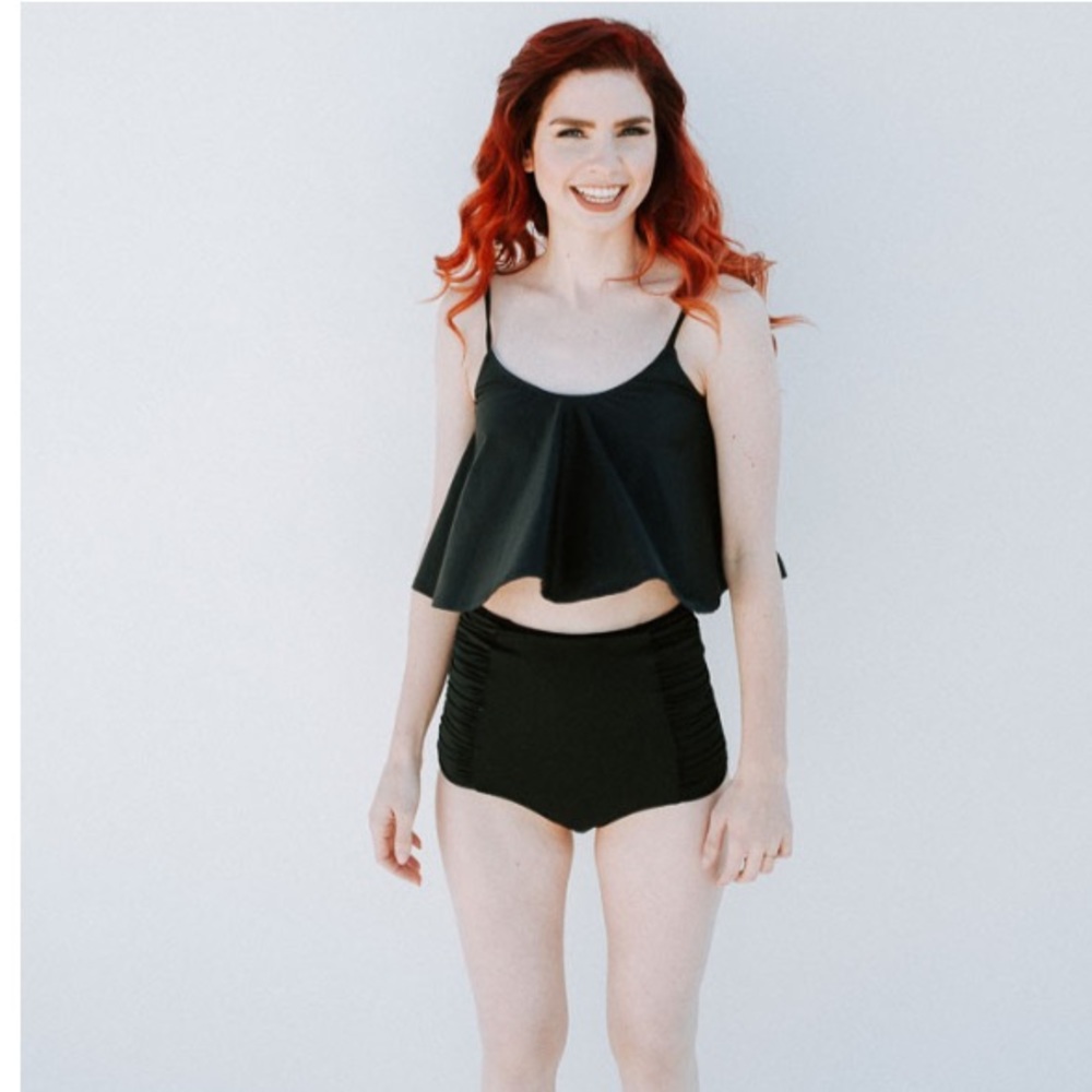 Black Kortni Jeane Swing Top - Large