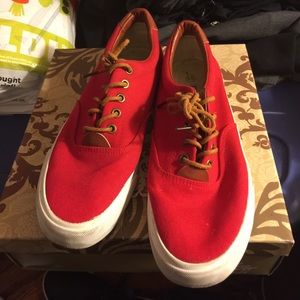 Red men casual sneakers