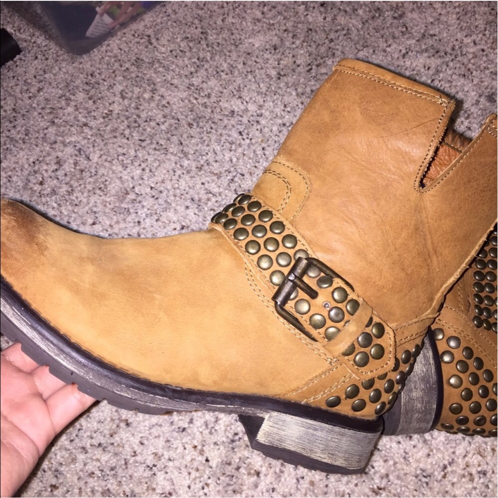 Steve Madden Brown Studded Fraankie Boots
