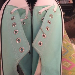 mint green converse can fit a women 9 men 7 1/2