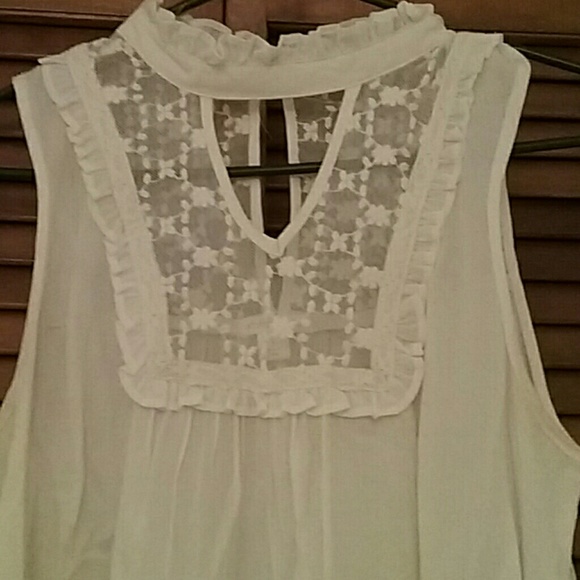 💐🌹Sleeveless Blouse🌹💐 - Picture 2 of 4