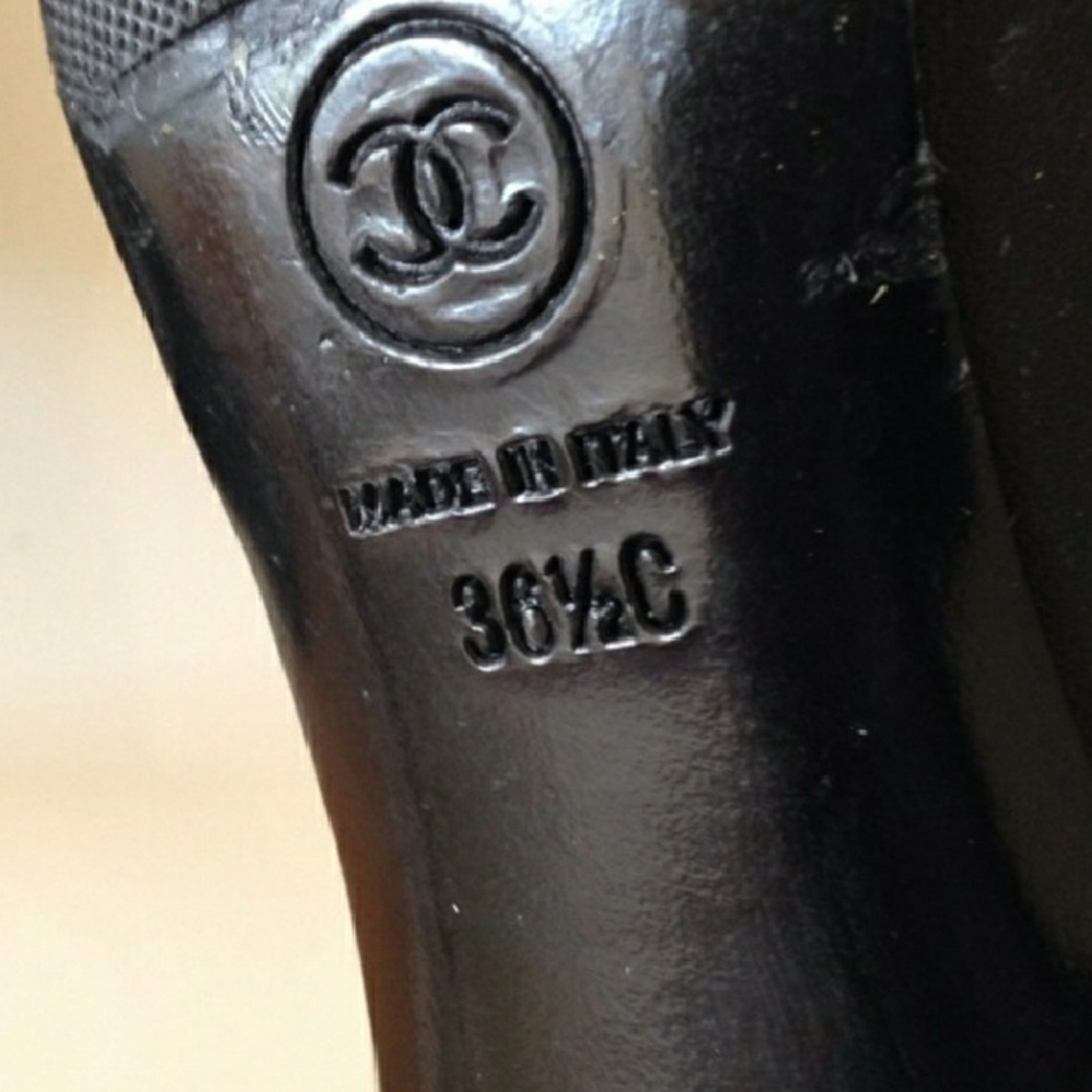 Authentic Chanel black pumps - Picture 3 of 5