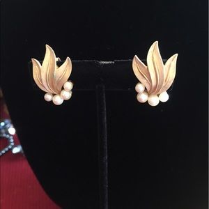 Vintage Trifari clip earrings.