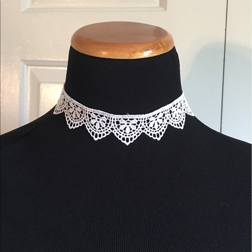 White Crotchet Lace Choker Necklace - Picture 2 of 3