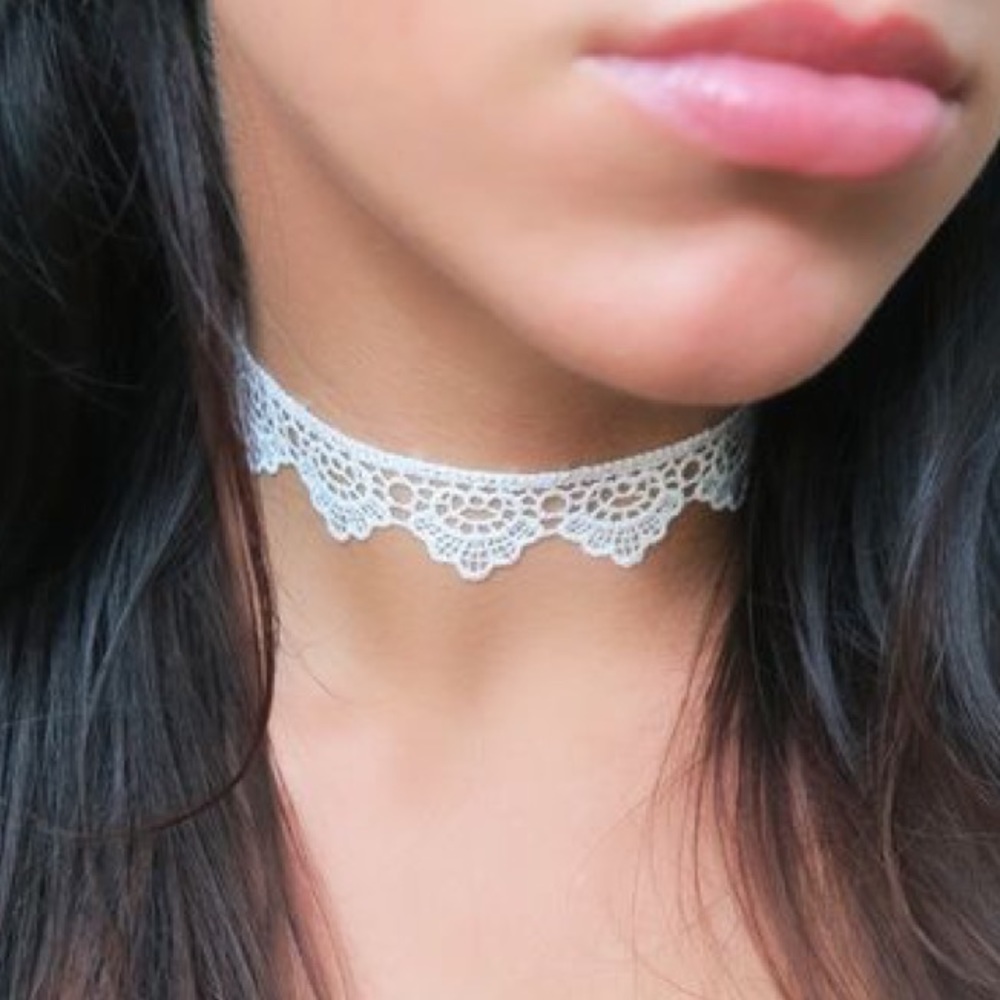 White Crotchet Lace Choker Necklace - Picture 3 of 3