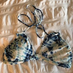 Tie dye VS bikini top