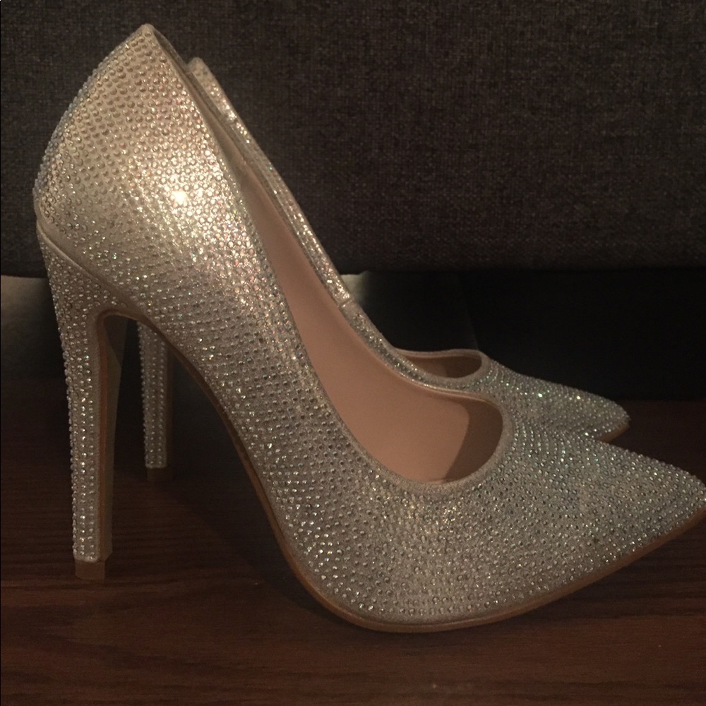 Wedding rimestone silver pointy heels