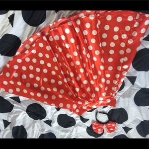 Gorgeous shiny Circle Skirt with Pockets