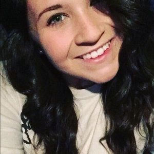 Meet your Posher, Courtney