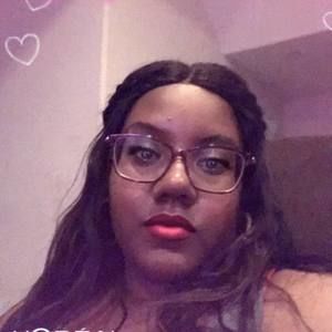 Meet your Posher, Liz