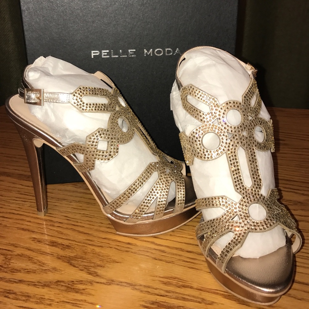 Pelle Moda Faine 2 Platinum Gold Metallic Heels