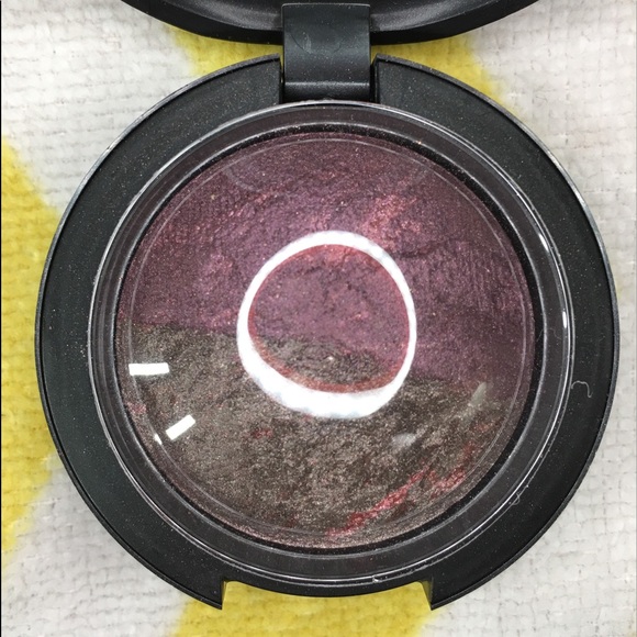M•A•C Cosmetics Large Baked Duo Eyeshadow - Picture 2 of 3