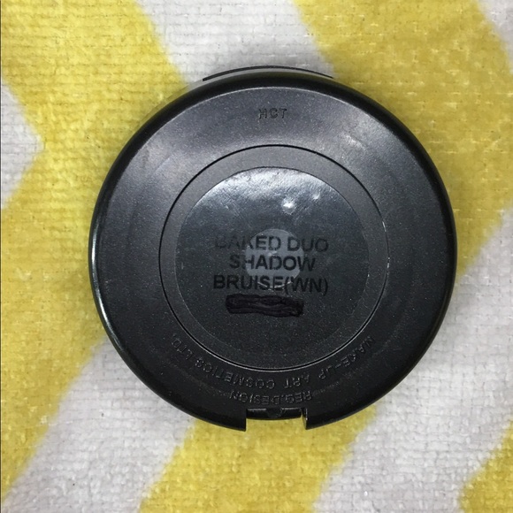 M•A•C Cosmetics Large Baked Duo Eyeshadow - Picture 3 of 3