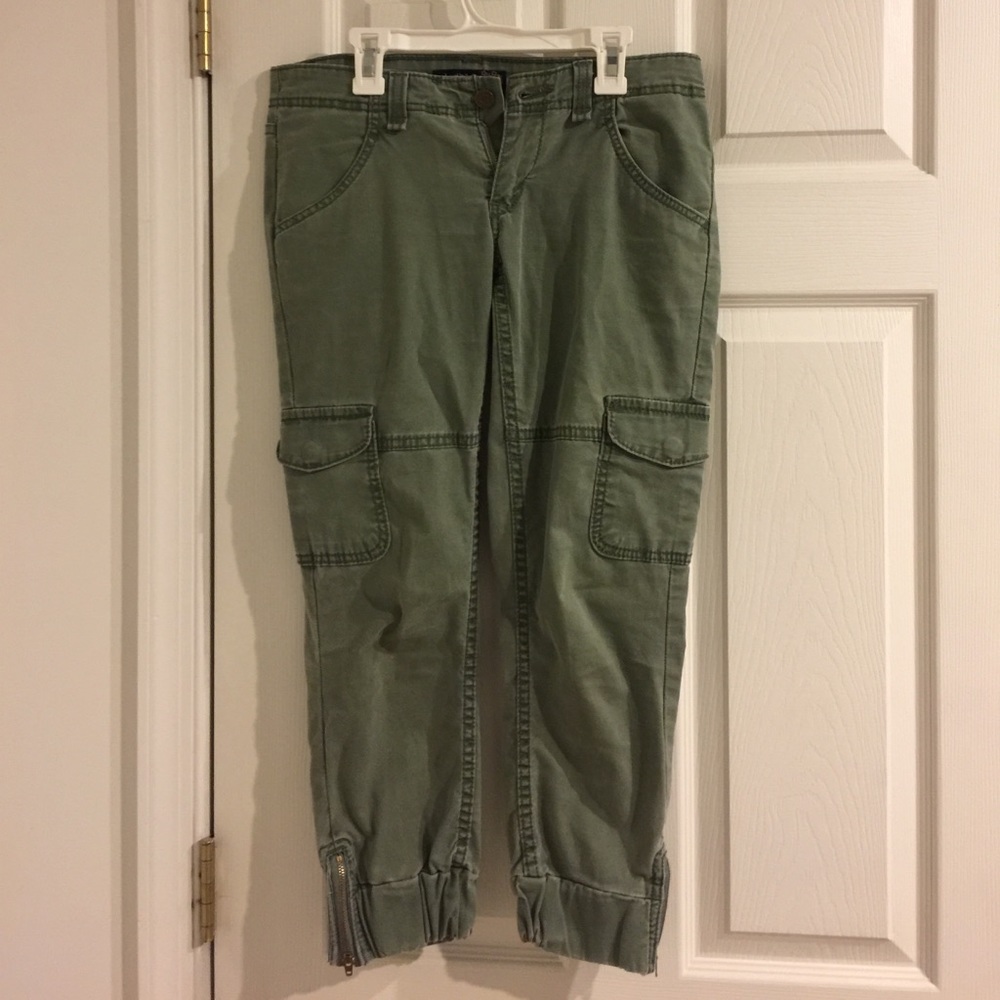 Levi's Cargo Capris