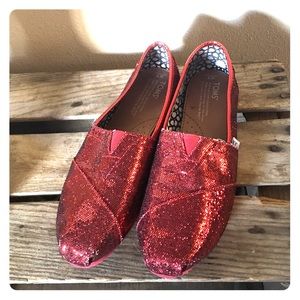 Women's sz 7 Rare Red Glitter Toms