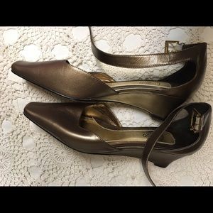 New goldies strappy fun sandals u can wear to work