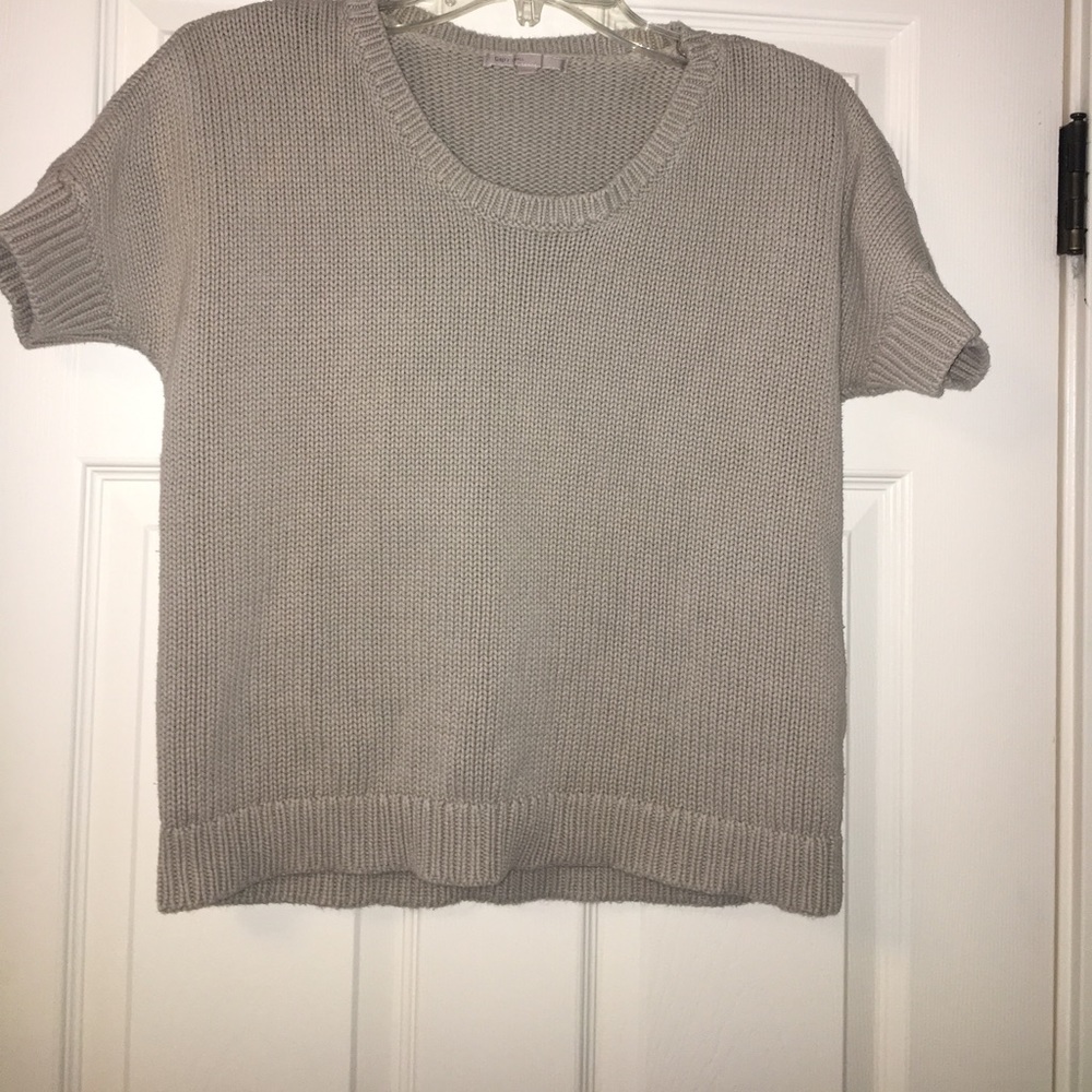 Short sleeve sweater