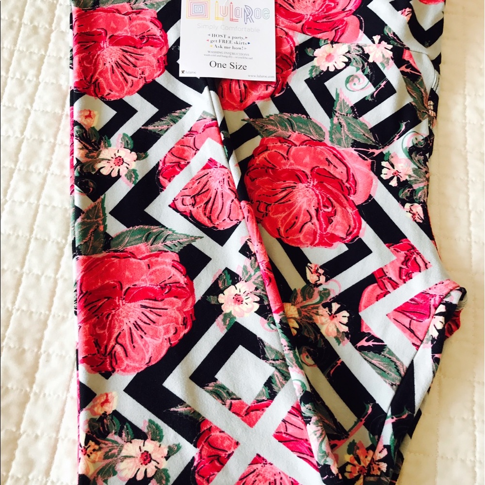 BNWT OS pink lattice rose/peony