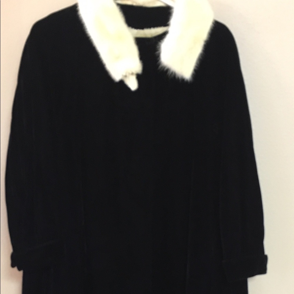 Vintage Black Velvet Coat with white mink collar