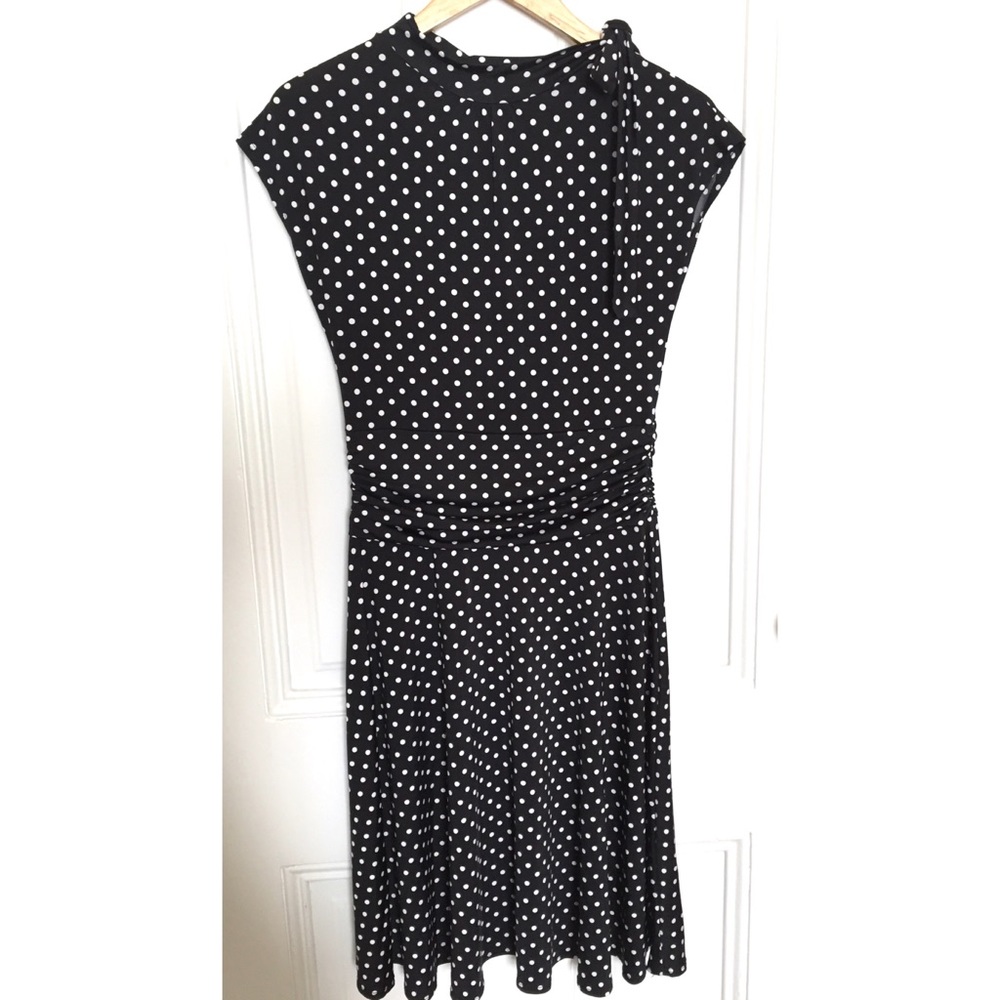 Polka dot dress with ruched waist and neck bow — L