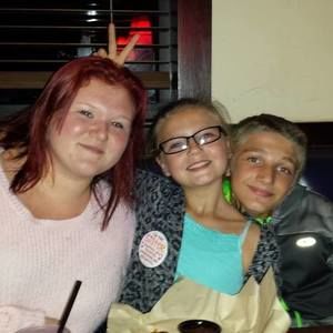 Meet your Posher, Iniah