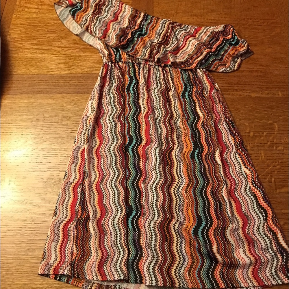 Beautiful zig zag, one shouldered Dress!✨