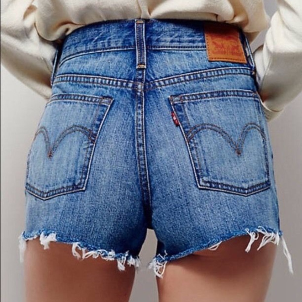 NWT Authentic Levi's Wedgie Fit shorts.