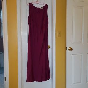 Summer Linen Maxi Dress in cool merlot