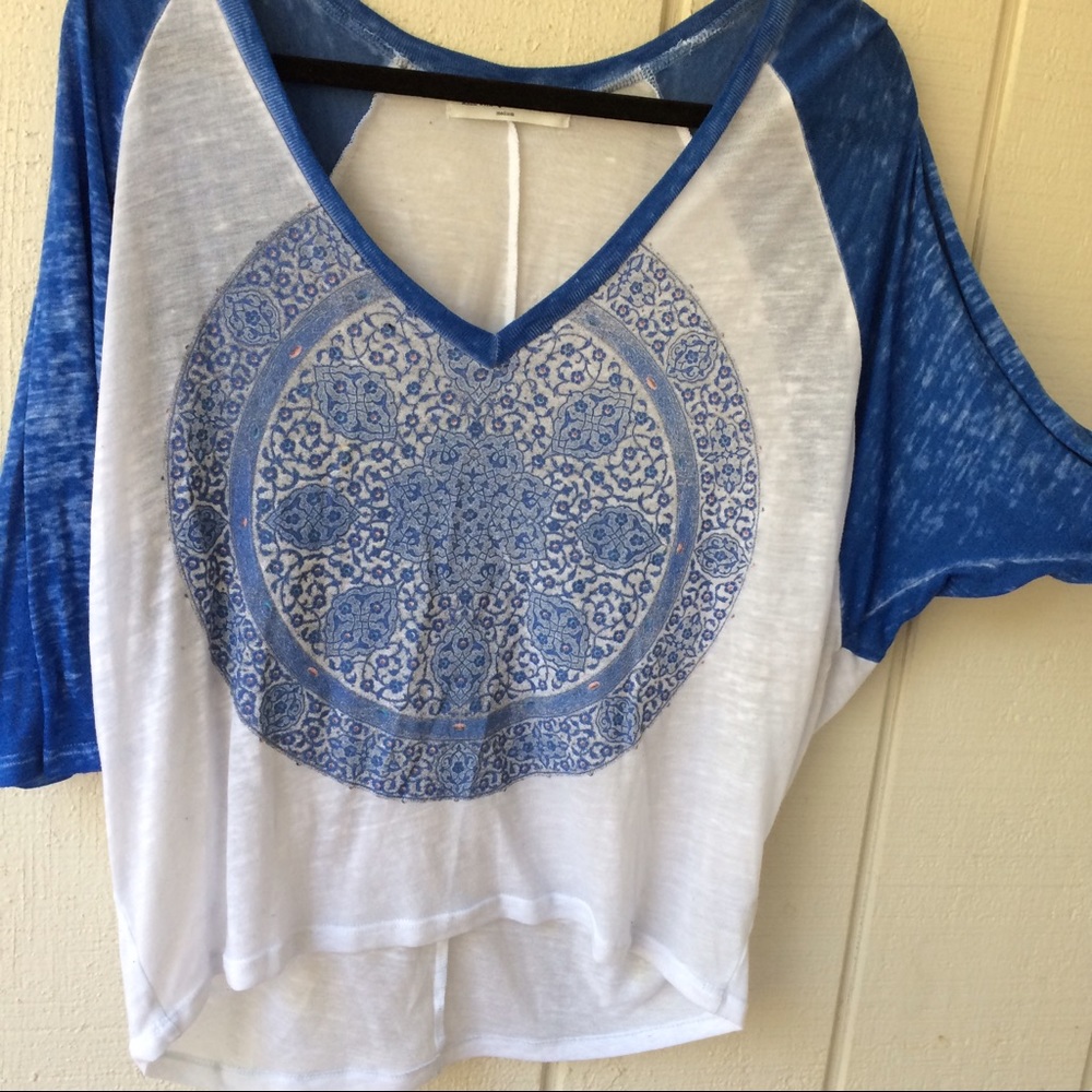 SLOUCHY VNECK MANDALA TEE