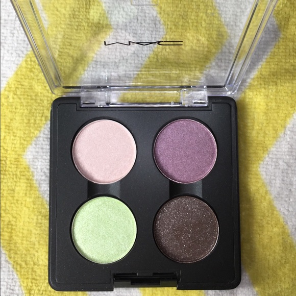 M•A•C Cosmetics Showflower Eyeshadow Pallet - Picture 1 of 3