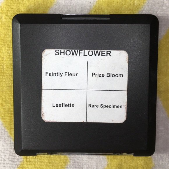 M•A•C Cosmetics Showflower Eyeshadow Pallet - Picture 3 of 3