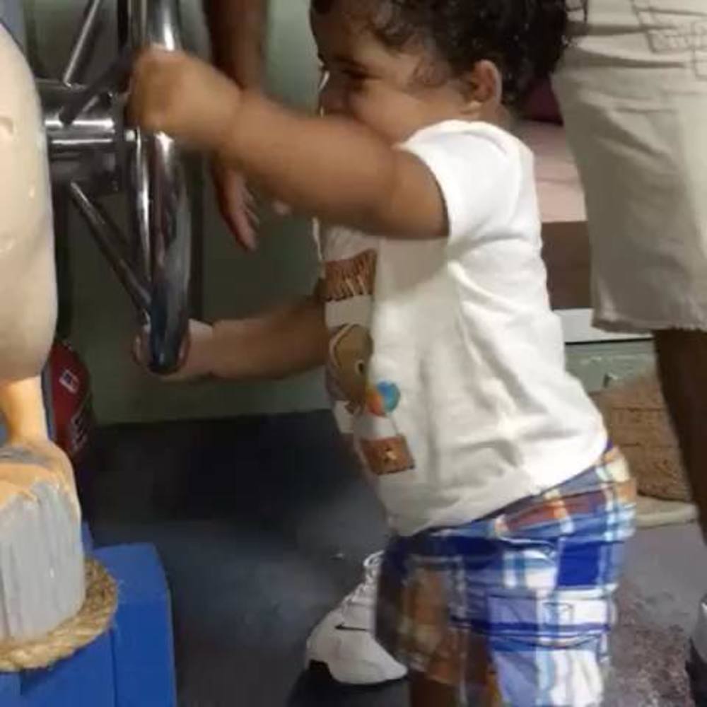 Meet your Posher, Adael