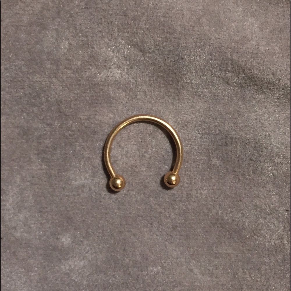 Horse shoe ring